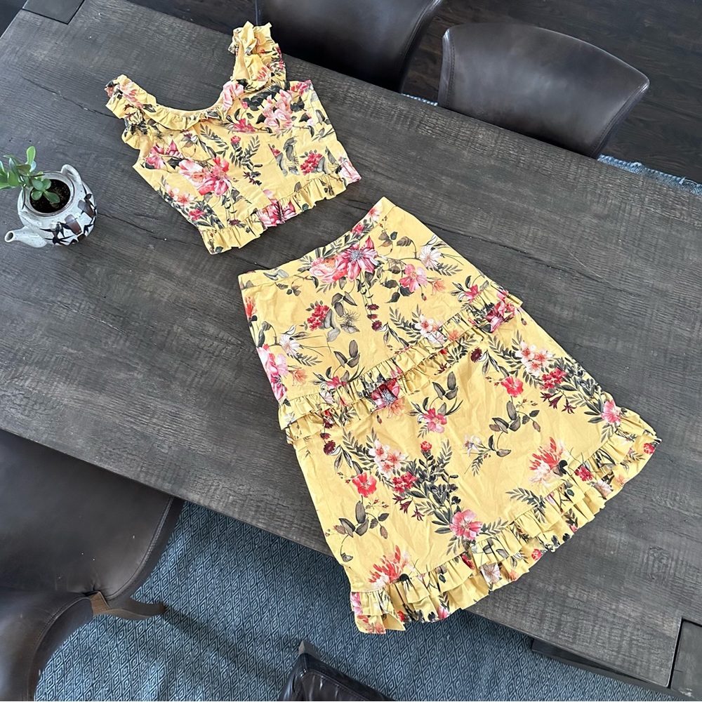 Antonio Melani Clara top and skirt Size 6 Yellow Floral Ruffle Trim